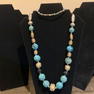 Vintage lg blue/gold bead necklace w/ a spring clasp